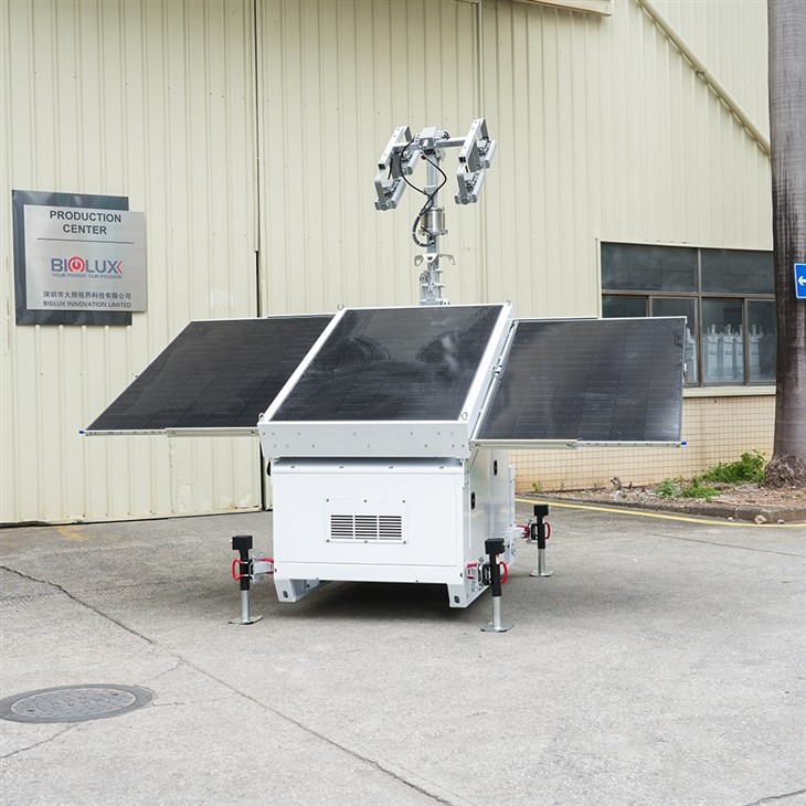 Trei panouri solare Turnul de iluminat solar HiSKID