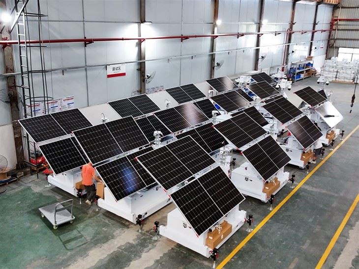 Solar-powered Cctv Surveillance Tower Security Camera